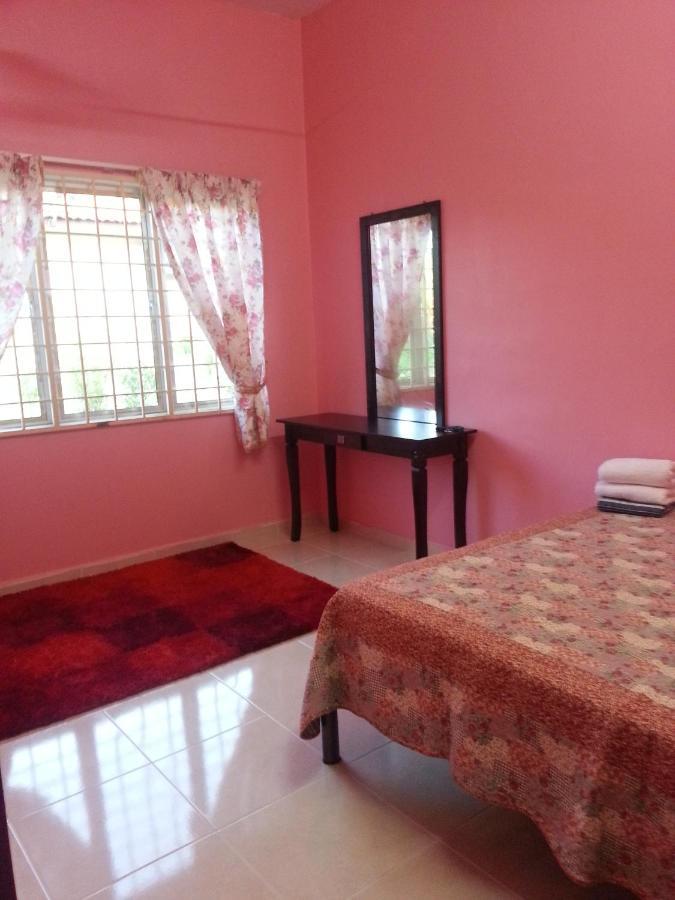 Yasmeen Homestay Kemaman Chukai Exterior photo