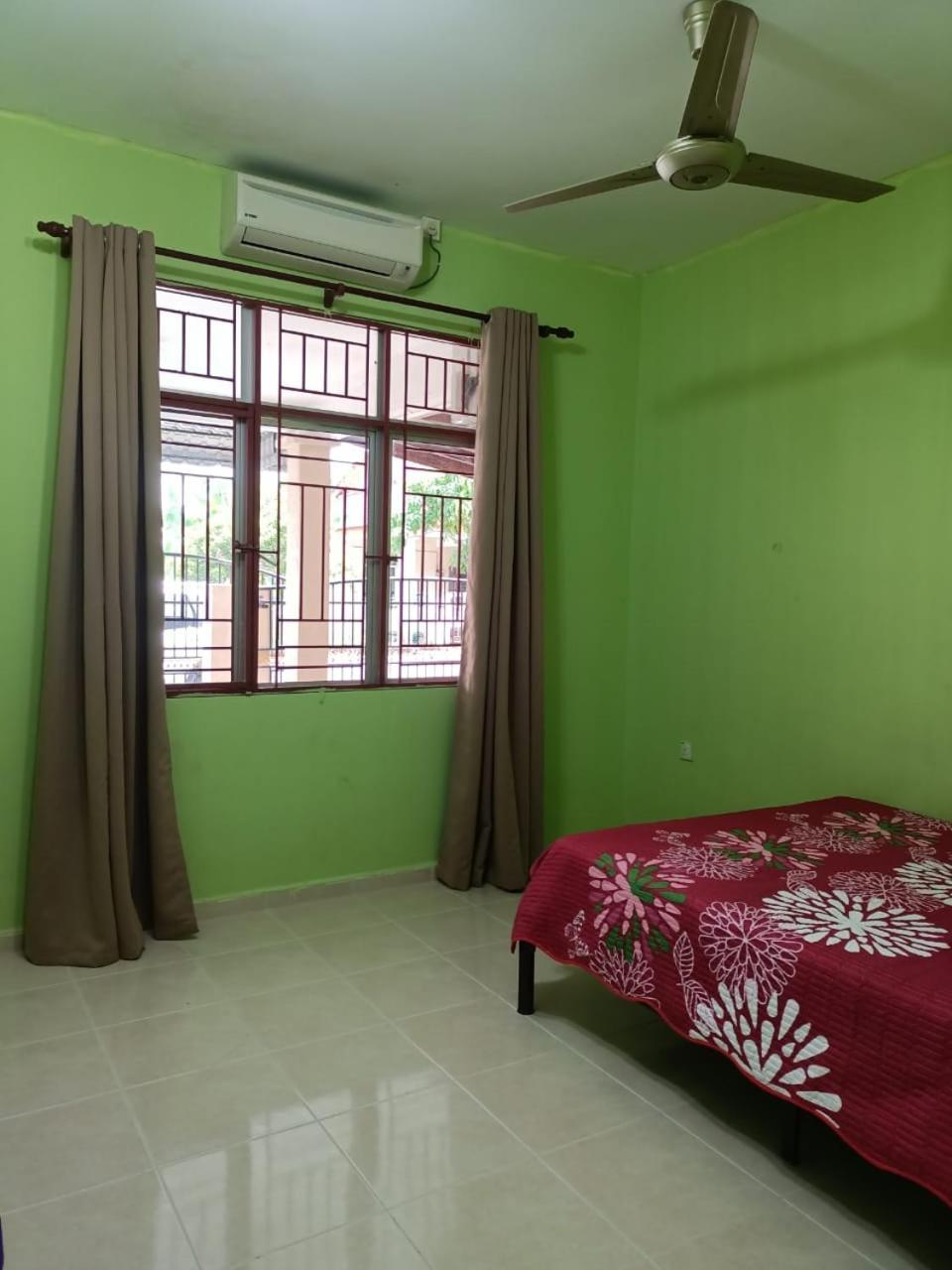 Yasmeen Homestay Kemaman Chukai Exterior photo